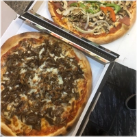 Tomaten, kaas, shoarmavlees en oregano